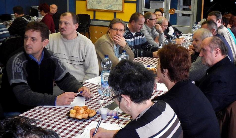 Annál is inkább, mert hovatovább a bérek kifizetése is akadályokba ütközhet, tehát szükség lehet bérgarancia vállalásra is, amiről a Portnál jól tudják, hogy milyen nehézséget jelent, hiszen hat éve