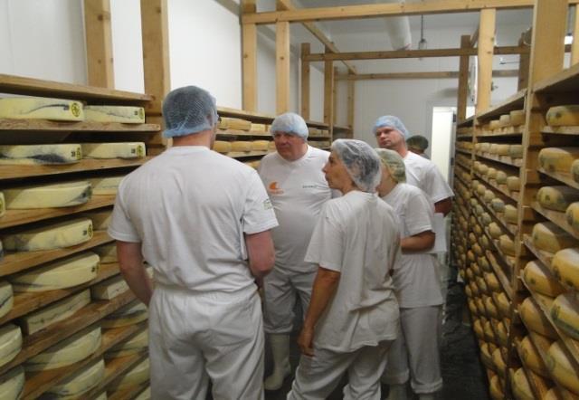 Külföldi tanulmány út sajtkészítőknek A negyedik napon lehetőség nyilt olyan szakáruház