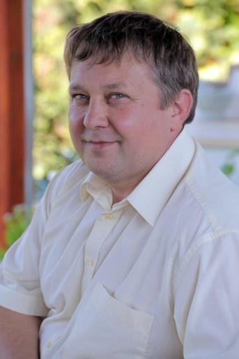 ) az egyik fiú, a Kartal székhelyű NYÚL-UNK Mezőgazdasági Szövetkezet igazgatósági tag, vezető tisztségviselője; Sándor Zsombor (1990) a másik fiú, testvérével, Sándor Mátéval azonos árverezési című