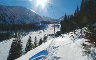 Az Aquapark 5 km-re található a SKI PARK Kubínska hola síközponttól, ami a sízők számára lehetővé teszi, hogy az egész napon át tartó síelés után megpihenjenek.