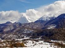Több nagyobb egységre osztható. Mintegy 1500 km hosszú. Legmagasabb pontja a Magas- Tátrában (Szlovákia) találgató Gerlachfalvi-csúcs (2655 m). Appenninek Appenninek Az.