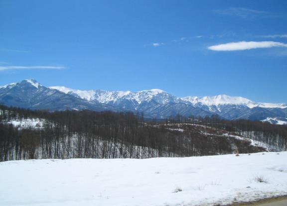Pireneusok Pireneusok A az Atlanti-óceán és a Földközi-tenger között húzódó hegyvonulat. 415 km hosszú, legmagasabb pontja a Spanyolországban található Aneto (3404 m).