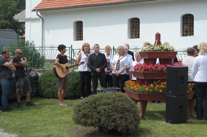 BERKŐ A csoport júliusban Kőrösben szerepelt az ottani Falunapi ünnepségen. Augusztusban Lucskán a Csermosnya menti fesztiválon, valamint Alsózsolcán a,,sajó vize összeköt,, nemzetközi találkozón.
