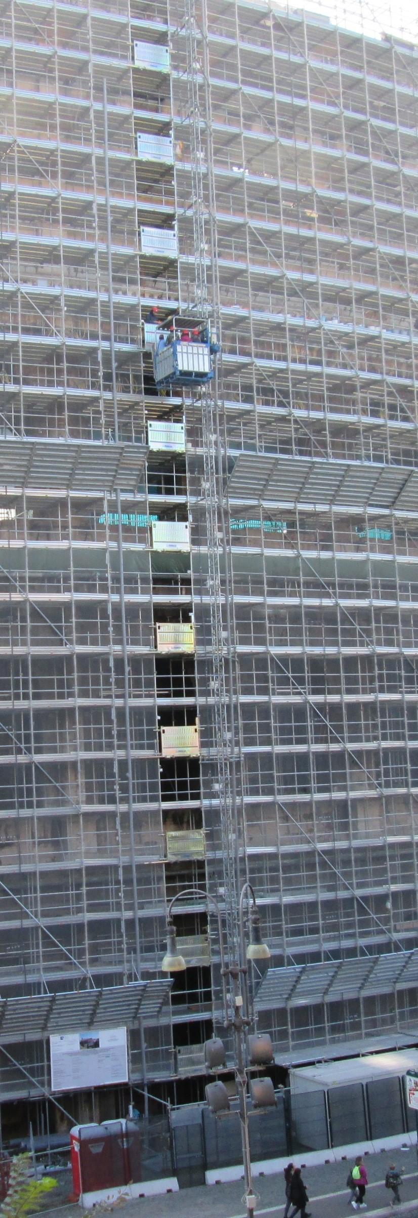 Az első lépésként a partnerek elemezték a már meglévő adatokat, melyeket régi tanulókkal és építőipari cégek képviselőivel készített interjúkból nyertek, így betekintést