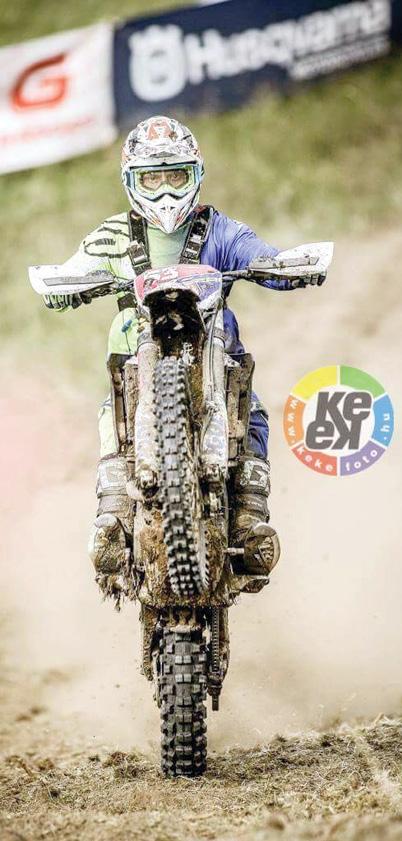 Azóta túl vagyok 4 endurocross futamon, ahol jelenleg kategóriámban 2., abszolút értékelésben 3. helyen állok az élmezőnyben!