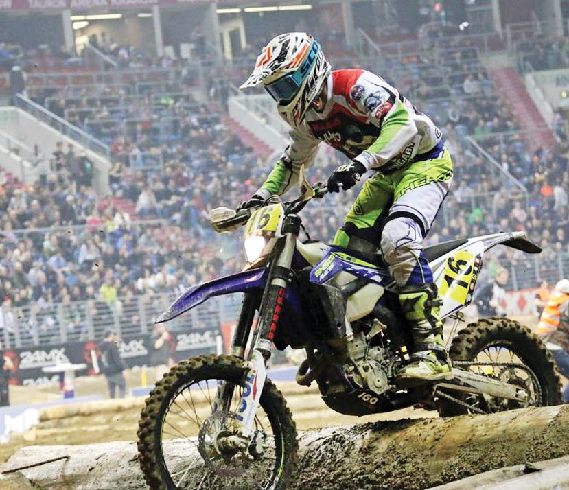 Gyenes Emánuellel és Szatyina Gáborral! A magyar futamokon kívül részt vettem egy nemzetközi hard enduro versenyen Romániában. Ez egy négy napos verseny volt minden nap más nyomvonallal.