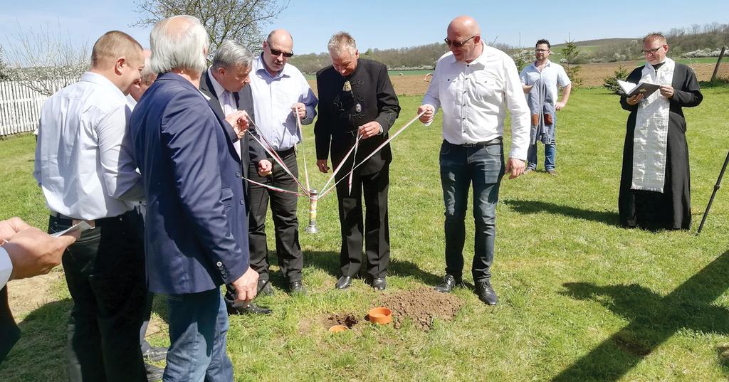 intézményi hírek 7 Május 24-én a zeneművészeti iskola diákjainak hangszeres előadásait csodálhattuk meg, melynek zárószámaként a