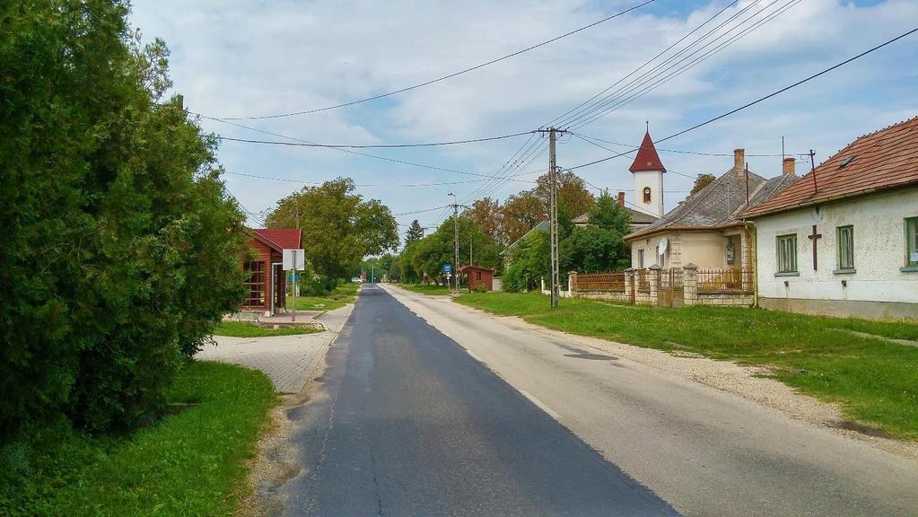 Az utcaképében a lakóépületek képviselik a legnagyobb arányt, ugyanakkor arculatát mégsem egyedi lakóépületeivel
