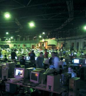 Jelenleg azonban két fontos téma foglalkoztatja a legjobban a Microsoft híveit és felhasználóit: elõször is a Windows XP SP2 megjelenése.
