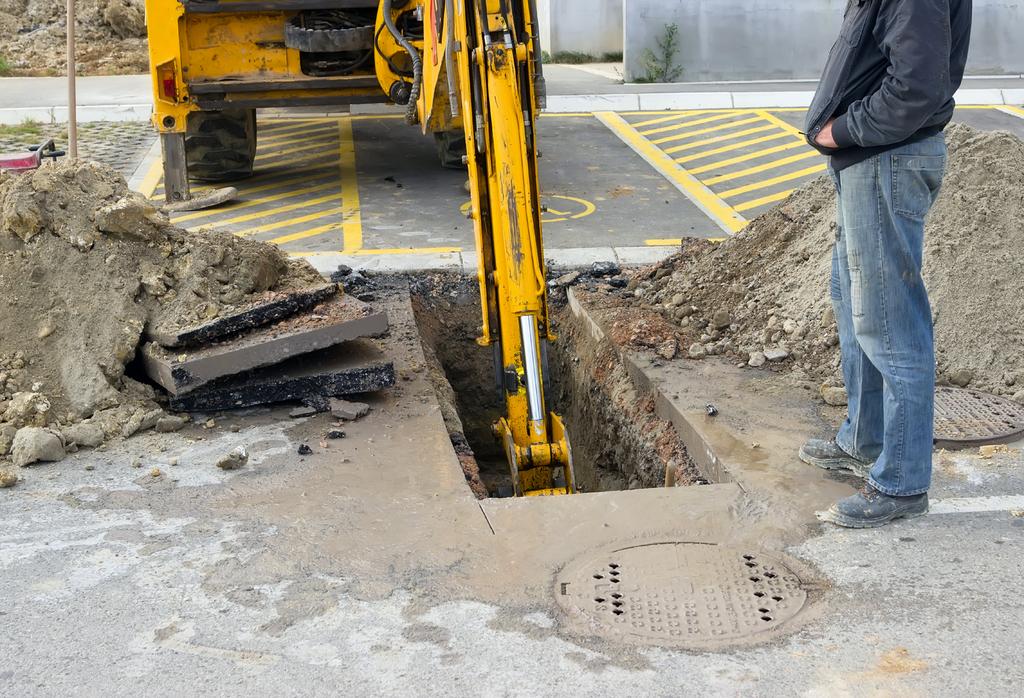 FELELŐSSÉG Közművek, közműbekötések telken kívül és telken belül 2. RÉSZ: ESETTANULMÁNYOK Ma Magyarországon a közművesítés igen magas fokúnak tekinthető.