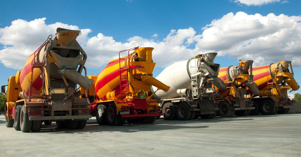 BETONTECHNOLÓGIA Problémák és megoldások a gyártástól a szerkezet átadásáig Az építőiparban dolgozó szinte valamennyi szakember munkája során kapcsolatba kerül a transzportbetonnal.