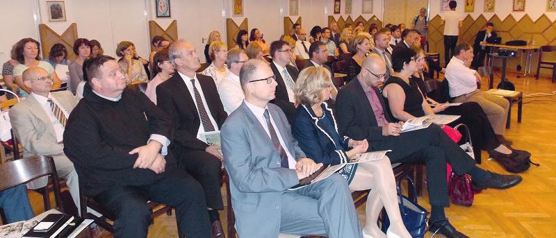 Közlemények, cikkek A KMRK-k a teljes és rész-kollégiumi üléseikről, szakmai rendezvényeikről, valamint a Nyitott Bíróság Program eseményeiről rendszeresen jelentetnek meg közleményeket, cikkeket a