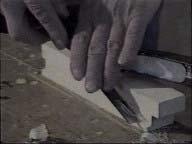 10. ábra. Élek kitisztítása 10 Gépi megmunkálás Az alj kialakítása főleg asztalos marógépen, de kis darabszám esetén elektromos kézi felsőmarógépen történhet.