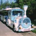 pr.hu www.kisvonat.eu -20% -20% Gumikerekes kisvonat Tatán (Rubber-wheeled sightseeing train in Tata / Kleinbahn mit Vollgummireifen in Tata) Közlekedik (In service / Im Verkehr): 03.15-10.30.