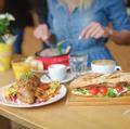 ..eddig és Netovább Falatozó (Food stand / Imbiss) H-2890 Tata, Fűzfa utca 1.