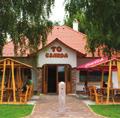 00-24.00, V (Sun / So) 12.00-23.00 Pingvin Étterem (Restaurant) H-2900 Komárom, Vág utca 14. (GPS: N47.73869, E18.