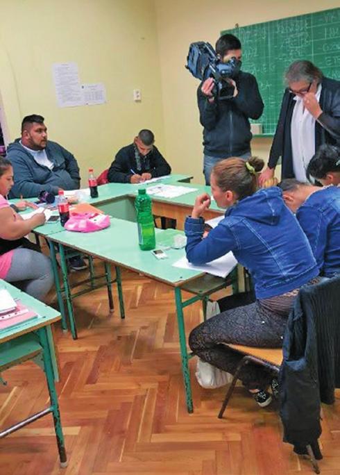 Ezáltal két alkalommal az Újvárosi Tanoda épületében jelenleg zajló Alapkompetencia fejlesztés (E-000330/2014/D013) képzésen is történt forgatás, a televíziósok riportokat vettek fel a képző