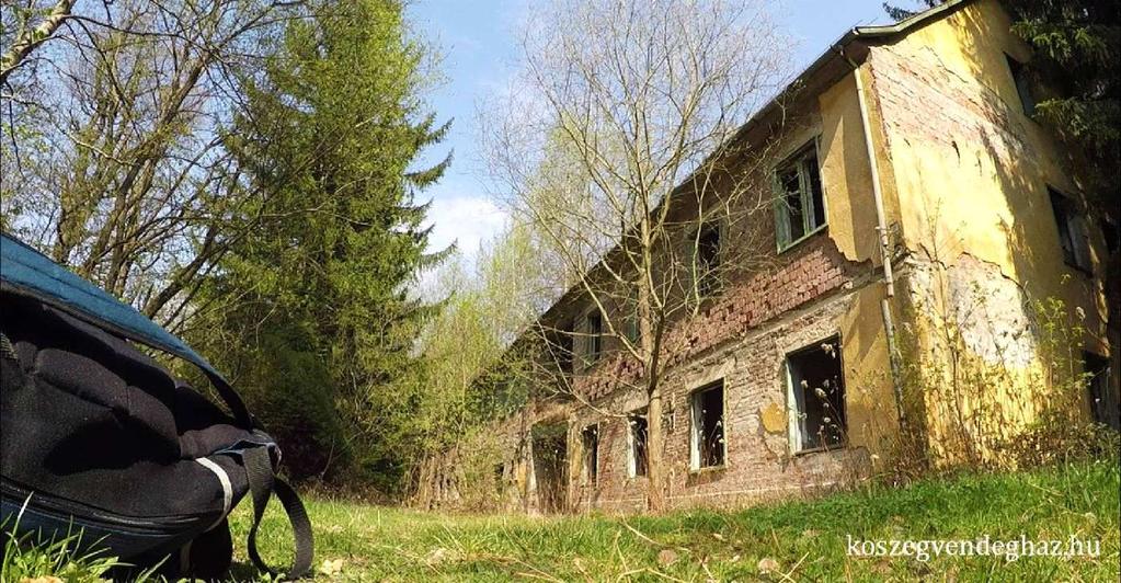 ott az autót. Menj tovább felfele gyalog, szinte azonnal odaérsz a Koronaőrző bunkerhez. Haladj el mellett, nem sokára odaérsz egy stációhoz. Itt kell elindulnod felfele, kb. 15 perc séta az út.