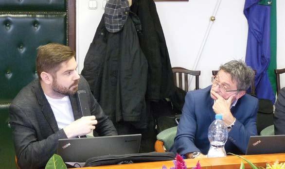 ÖNKORMÁNYZAT ÖNKORMÁNYZAT Hatvani Zoltán (Fidesz) frakcióvezető örömét fejezte ki amiatt, hogy a sajátjával egy időben tartja a rákoskerti körzeti megbízott is a fogadóóráját.