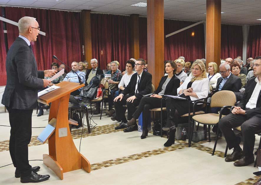 KÖZÉLET Soros mögé beállt egy egész intézményrendszer Balog Zoltán miniszter fóruma a Pál Apostolban Soros György nem a mi világunkat támogatja, a nyitott társadalomról alkotott koncepciója nem szól
