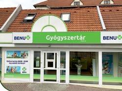 Gyakran az összekötő híd szerepét töltik be az utca és az iskola, az éjszakai szórakozóhelyek és a nappal igénybe vehető segítség között, összekötik a tizenévesek világát a felnőttekével.