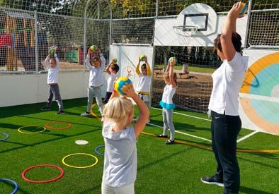 valamint az Ovi-Sport Közhasznú Alapítvány képviseletében Pál Dávid.