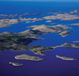 4. Kornati Nemzeti Park 4 Kornati Nemzeti Park Butina 2, 22243 Murter Tel: +385 (0)22 435 740 E-mail: kornati@kornati.hr, www.kornati.hr 4 DALMÁCIA. ŠIBENIKI RÉGIÓ.