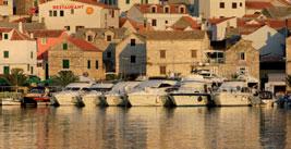 Skradin 6 Velebit Krapanj 5 Brodarica 5 Trg Male Gospe 3, 22 222 Skradin Tel.: +385 (0)22 771 306 E-mail: direktor@skradin.