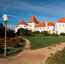 és karsztjelenségeivel hívogat.