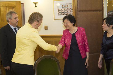 14 Ez év júniusában Jiangxi tartomány 6 fős delegációját fogadtuk a Megyeházán.