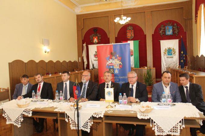 16 Borboly Csaba méltatta a Borsod-Abaúj-Zemplén és Hargita között kialakult baráti viszonyt, amely meglátása szerint még sok lehetőséget rejt magában.