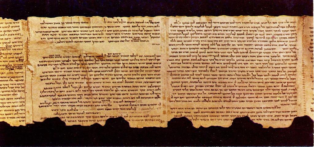 Szent iratok: A Tóra héberül azt jelenti, hogy "törvény". A zsidó Biblia első öt könyve a Tóraként ismert. A Tórát Isten adta Mózesnek a sivatagban, a Sínai-hegyen.