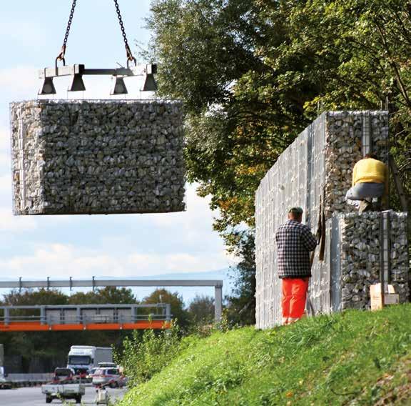 A SCHERF intenzíven kutatja a gabionok zajvédő hatását, és az utóbbi években sikerült is kifejlesztenie és megvalósítania néhány hatékony megoldást.
