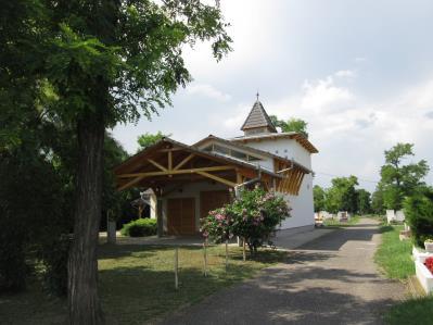 Fáskert elnevezést kapta. Ez a sírkert a malom utca felől gyaloghídon is megközelíthető.