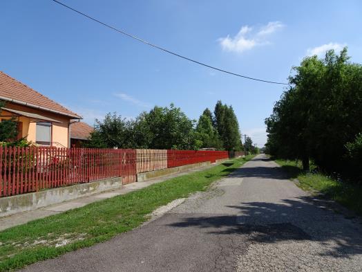 A település kisebb telkes, részein, kis