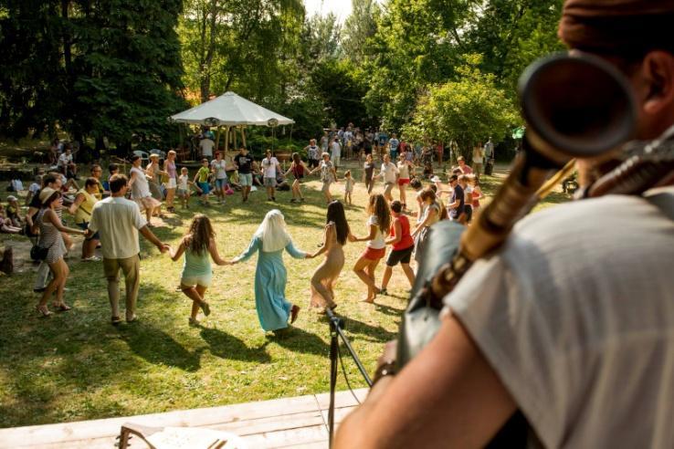 péntek 10:00-10:30 Susato régizene együttes 11:00-11:45 Maszk Bábszínház: Szamárcsel 12:30-13:30 Katáng 14:00-14:30 Szelindek 14:30-15:00