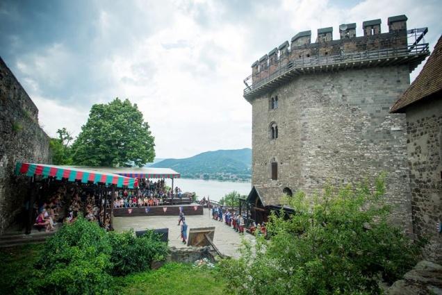 Salamon-toronyban 16:00-16:30 Svibor szerb lovagrend 16:30-17:00 Remdih 17:00-17:30 Hollóének Hungarica 2017.