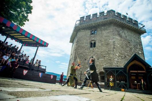 Tárlatvezetés a Salamon-toronyban 14:30-15:30 Lovagi ötpróba 16:00-16:30 Hollóének Hungarica 2017. július 7.