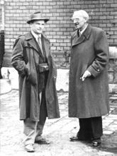 11 TERPLÁN ZÉNÓ ÉS PATTANTYÚS-ÁB- RAHÁM GÉZA A VÍZGÉPEK TANSZÉK LABORATÓRIUMA ELŐTT (1954) 1942-ben került a Kar oktatói közé Muttnyánszky Ádám (1889-1976), aki jelentős ipari gyakorlatával