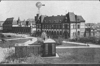 1912 1977 GILLEMOT LÁSZLÓ Budapesten született 1912. október 7-én. Eredetileg matematikusnak készült.