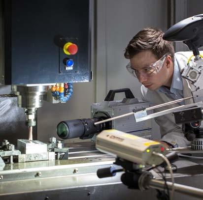 MŰSZAKI MECHANIKAI TANSZÉK Dr. STÉPÁN GÁBOR, az MTA rendes tagja, tanszékvezető egyetemi tanár, a Pattantyús-Ábrahám Géza Doktori Iskola vezetője.