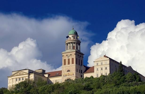 Andrássy út és történelmi környezete Hollókő ófalu