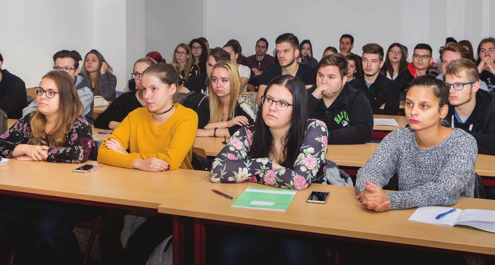 SZEKCIÓÜLÉSEK 2018. NOVEMBER 15. (CSÜTÖRTÖK) MÓDSZEREK ESZKÖZÖK LEHETÕSÉGEK (MÓDSZERTANI SZEKCIÓ) Szekcióelnök: Dr. Farkas Zsuzsanna tanszékvezetõ fõiskolai tanár 15.00 Dr.