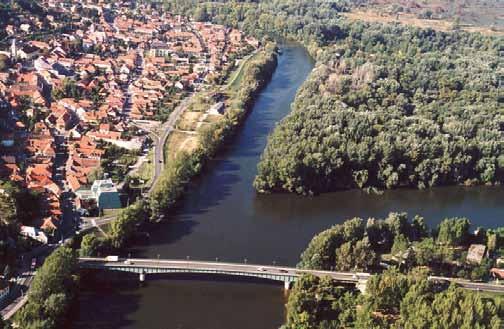 16 Kis haza a nagy hazában A kanyargó Tisza és a Bodrog találkozása Tokajnál Gyûjtsetek dalokat a Tiszáról!