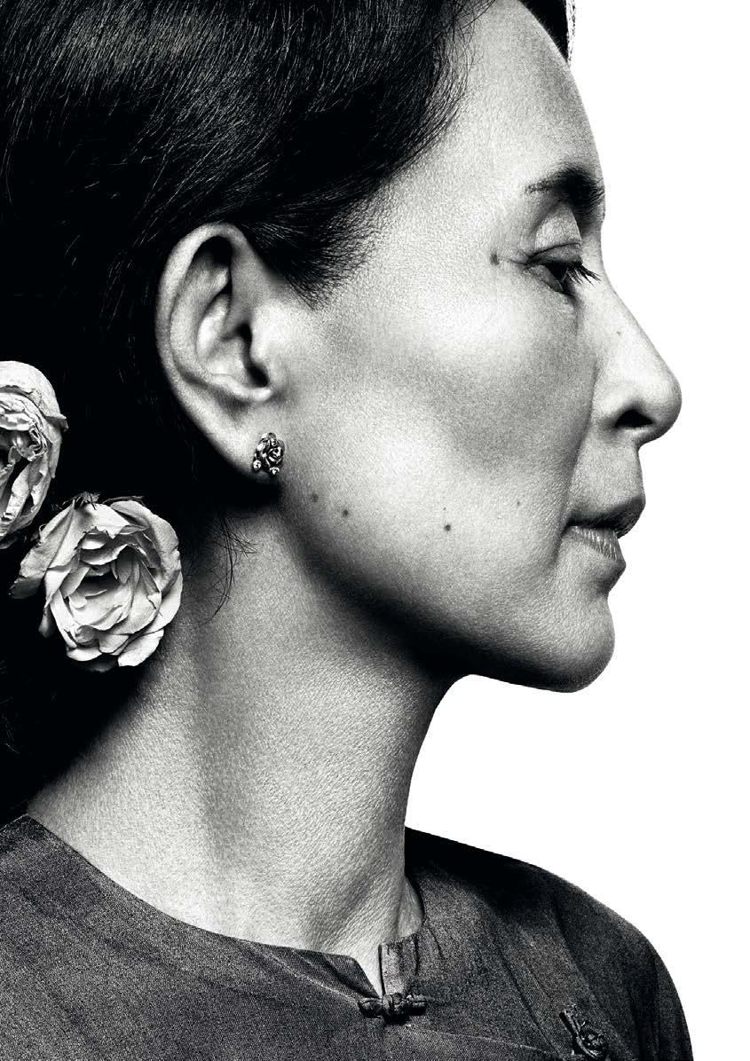 1990 Aung Szan Szú Csi Aung San Suu Kyi - Platon/Trunk Archive copyright in network phase Aung Szan Szú Csi, a mianmari/burmai demokratikus mozgalom vezetője, 1990-ben kapta meg a Szaharov-díjat.