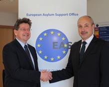 május 4-én új rendeletjavaslatot 4 mutatott be, amely az EASO-t teljes jogú ügynökséggé fogja átalakítani, ezenkívül külön javaslatokban tárgyalta a dublini rendszer reformját és az Eurodac-rendszer