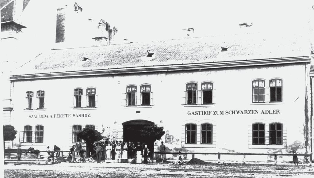 gyar nyelvû étlap. Közismert, s ma is használt elnevezése 1703-ban bukkant fel elõször. A Fõ u. 19.