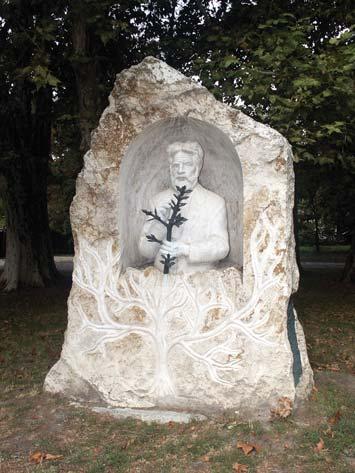 Kadocsa Gyula a természetrajz területén fejtett ki tudós és oktató tevékenységet. Linhart György az 1898-ban megalakult Növénykórtani Állomást vezette.