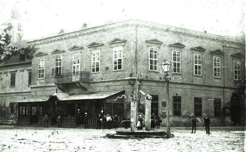 Apolló Mozi késõbb Mosoni Színház, majd Korona mozi Mosonban néven mûködött (1946 után Dózsa Mozgónak nevezték).