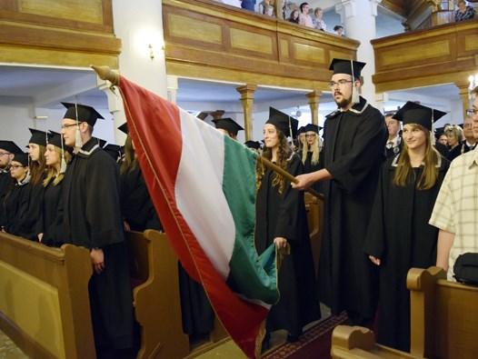 román/szlovák/német/roma nemzetiségi szakirányok SAJÁT GYAKORLÓ ISKOLA, KOLLÉGIUMI SZÁLLÁSLEHETŐSÉG PEDAGÓGUS SZAKVIZSGÁRA FELKÉSZÍTŐ SZAKIRÁNYÚ TOVÁBBKÉPZÉSI SZAKOK 0-3 éves korosztályú gyermekek